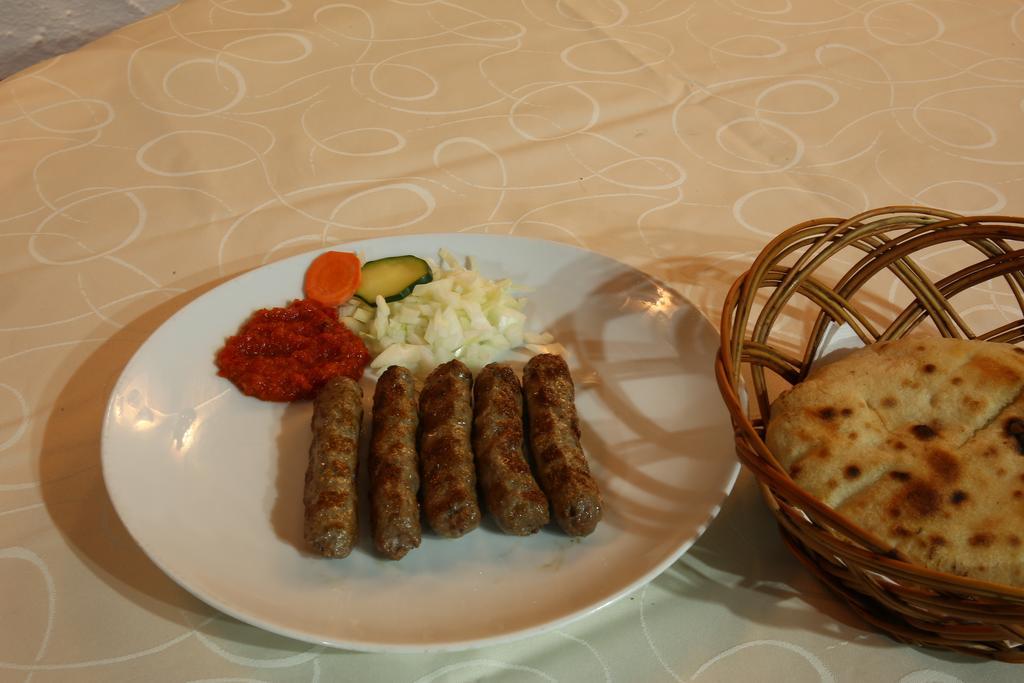 Gostilna In Prenocisca Gedzo Hotel Novo Mesto Luaran gambar