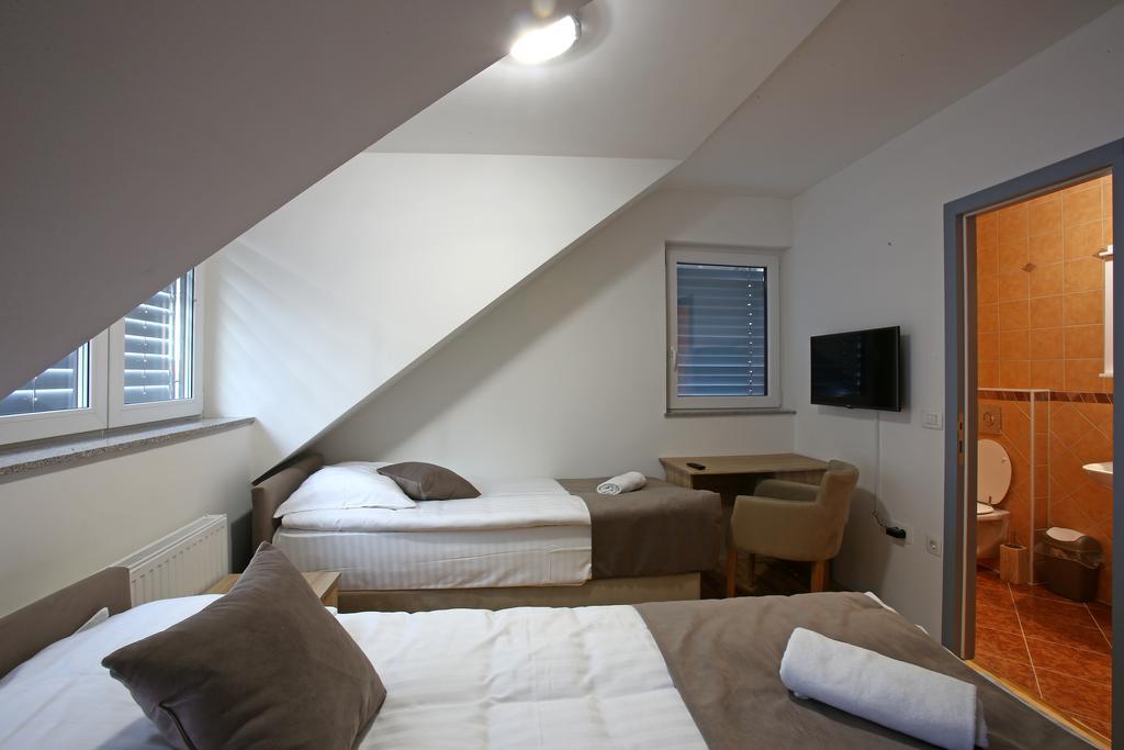 Gostilna In Prenocisca Gedzo Hotel Novo Mesto Luaran gambar