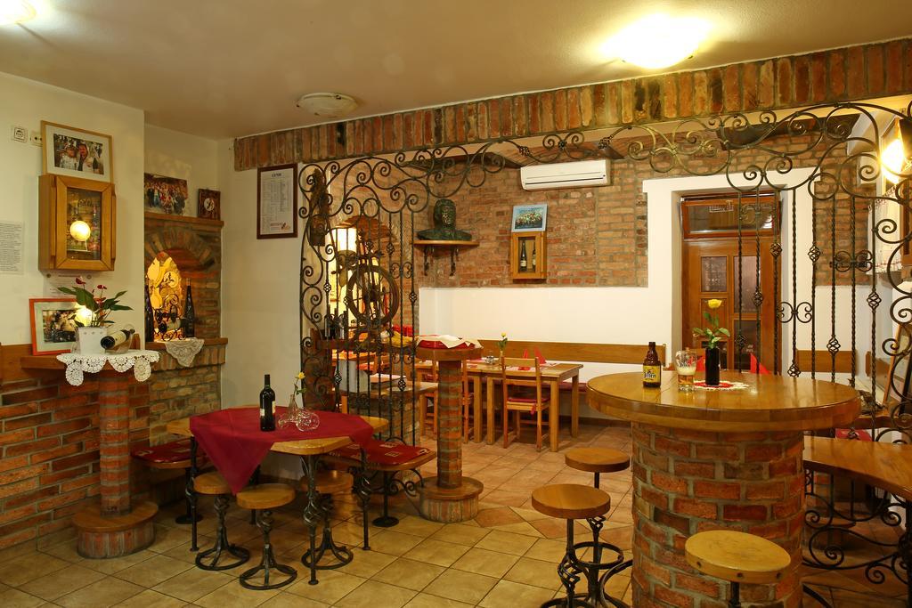 Gostilna In Prenocisca Gedzo Hotel Novo Mesto Luaran gambar